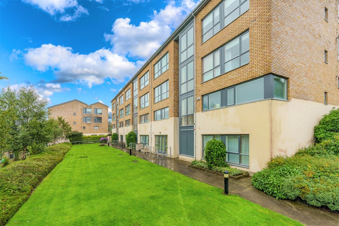 12 Woodside Hall, Ticknock, Sandyford, Dublin 18 Brady & McCarthy