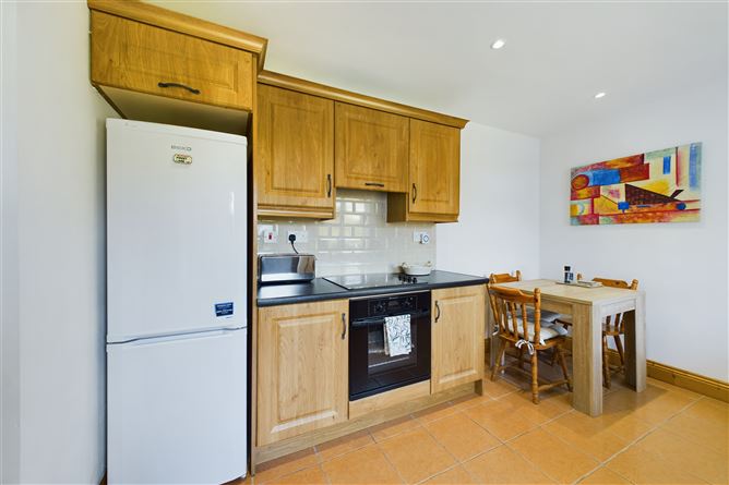 Hollybell Cottage, 6 Brooke Road, Passage East, Waterford