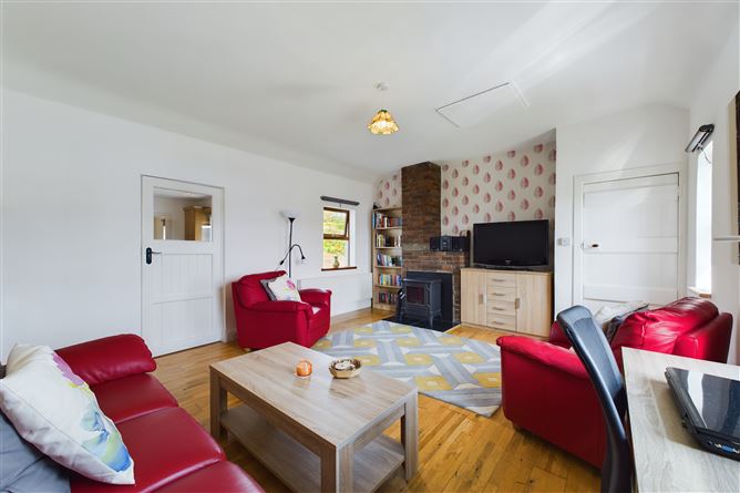 Hollybell Cottage, 6 Brooke Road, Passage East, Waterford