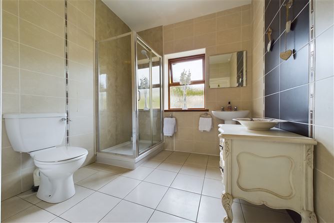Hollybell Cottage, 6 Brooke Road, Passage East, Waterford