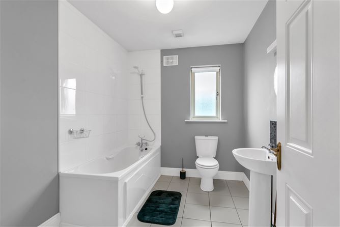 https://photos-a.propertyimages.ie/media/6/8/0/4996086/a676cdca-8741-49b3-984c-37e16101f8ef_l.jpg