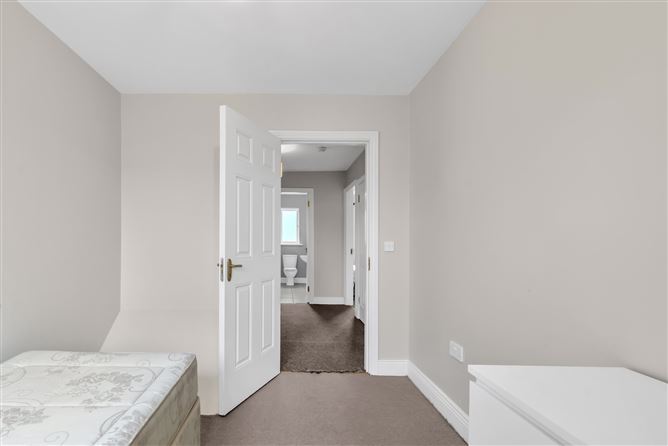 https://photos-a.propertyimages.ie/media/6/8/0/4996086/a676cdca-8741-49b3-984c-37e16101f8ef_l.jpg