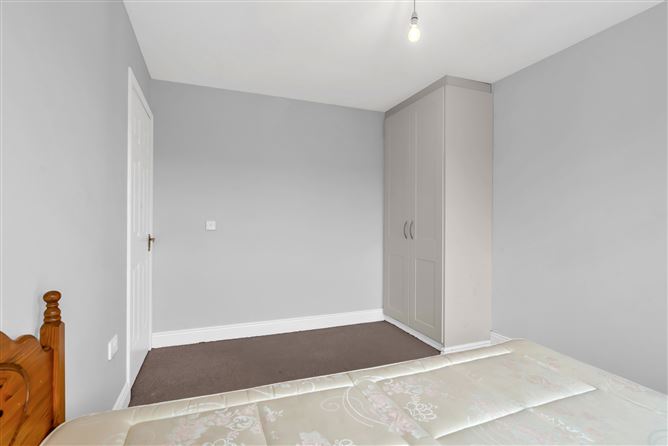 https://photos-a.propertyimages.ie/media/6/8/0/4996086/a676cdca-8741-49b3-984c-37e16101f8ef_l.jpg