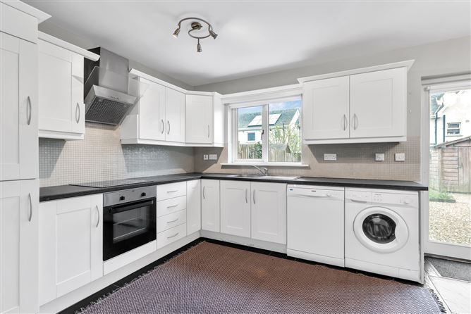 https://photos-a.propertyimages.ie/media/6/8/0/4996086/a676cdca-8741-49b3-984c-37e16101f8ef_l.jpg
