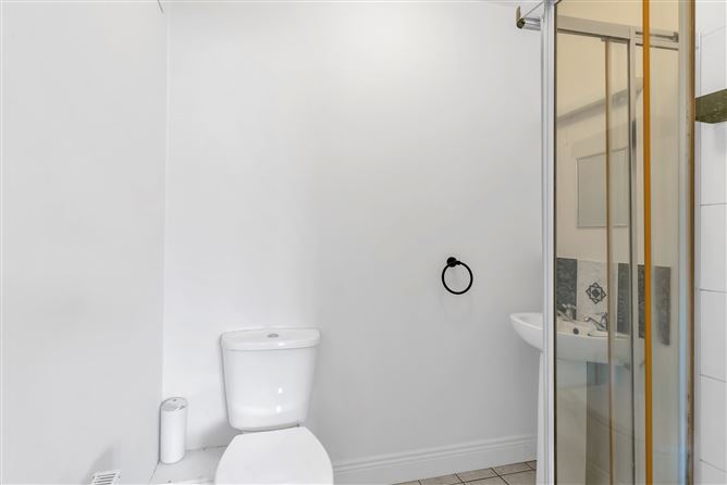 https://photos-a.propertyimages.ie/media/6/8/0/4996086/a676cdca-8741-49b3-984c-37e16101f8ef_l.jpg
