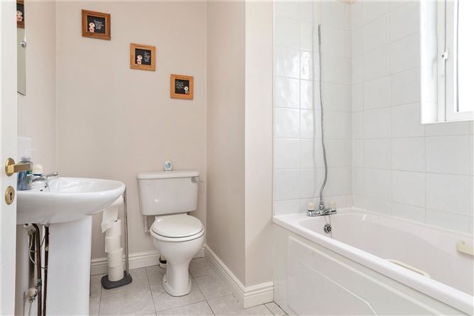 2 Woodstown Lane, Knocklyon, Dublin 16