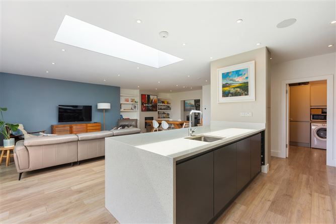 https://photos-a.propertyimages.ie/media/6/8/2/5009286/aa0e5157-fd94-4cc1-8f6b-8740626b3977_l.jpeg