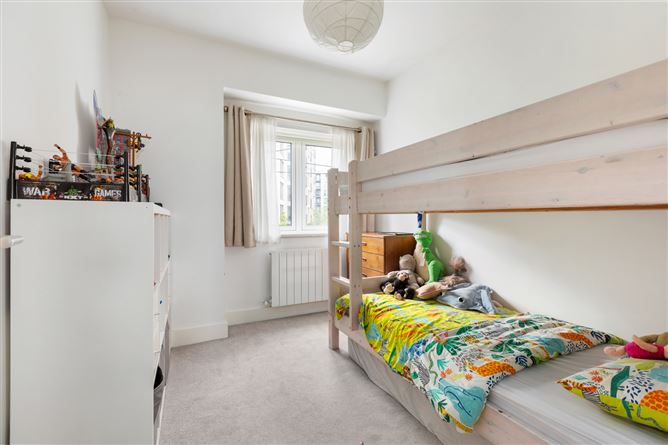 https://photos-a.propertyimages.ie/media/6/8/2/5009286/aa0e5157-fd94-4cc1-8f6b-8740626b3977_l.jpeg