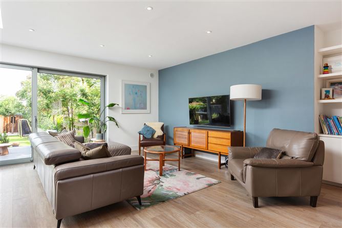 https://photos-a.propertyimages.ie/media/6/8/2/5009286/aa0e5157-fd94-4cc1-8f6b-8740626b3977_l.jpeg