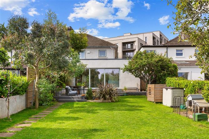 https://photos-a.propertyimages.ie/media/6/8/2/5009286/aa0e5157-fd94-4cc1-8f6b-8740626b3977_l.jpeg