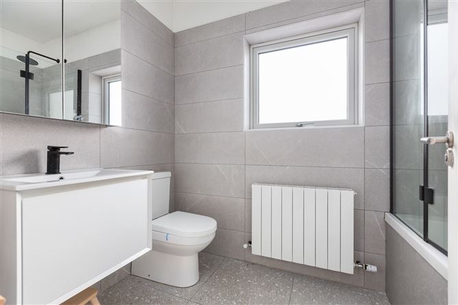 https://photos-a.propertyimages.ie/media/6/8/2/5009286/aa0e5157-fd94-4cc1-8f6b-8740626b3977_l.jpeg