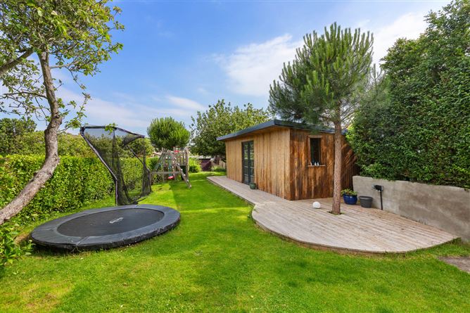 https://photos-a.propertyimages.ie/media/6/8/2/5009286/aa0e5157-fd94-4cc1-8f6b-8740626b3977_l.jpeg