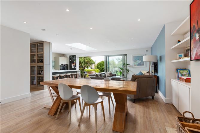 https://photos-a.propertyimages.ie/media/6/8/2/5009286/aa0e5157-fd94-4cc1-8f6b-8740626b3977_l.jpeg