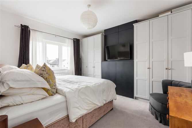 https://photos-a.propertyimages.ie/media/6/8/2/5009286/aa0e5157-fd94-4cc1-8f6b-8740626b3977_l.jpeg