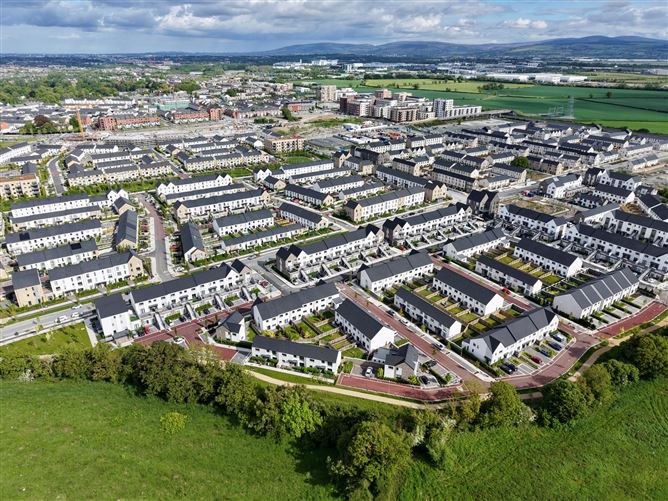 https://photos-a.propertyimages.ie/media/6/8/3/4586386/cb1d4e32-cb0a-424d-b286-6496993a9fb1_l.jpg
