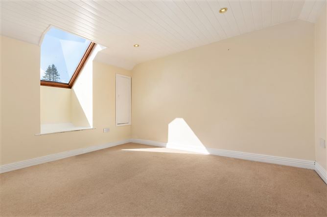 32 Holmwood, Cabinteely, Dublin 18