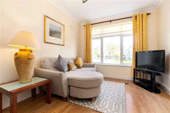 32 Holmwood, Cabinteely, Dublin 18