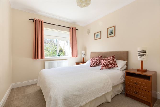 32 Holmwood, Cabinteely, Dublin 18