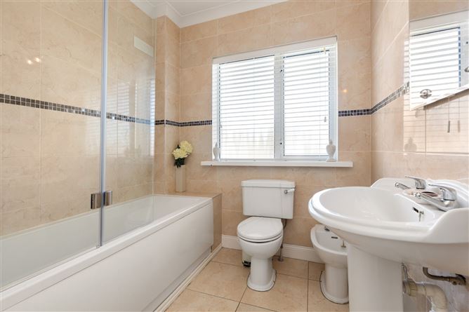 32 Holmwood, Cabinteely, Dublin 18