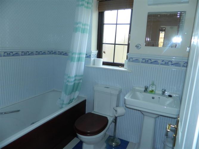 24 Mac Raghnaill Court, Lough Rynn, Mohill, Leitrim, Leitrim