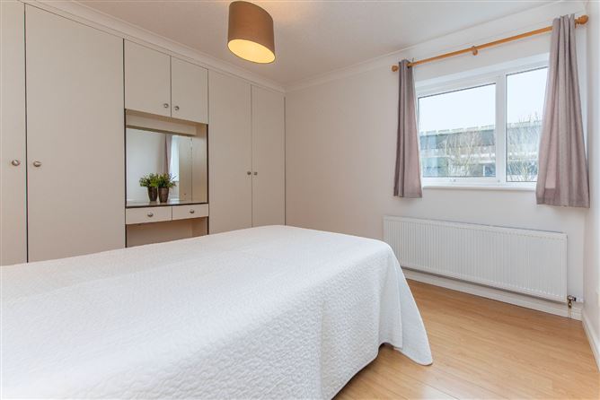 18 Rockbarton Court, Salthill, Galway