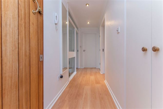 18 Rockbarton Court, Salthill, Galway