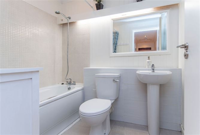 18 Rockbarton Court, Salthill, Galway