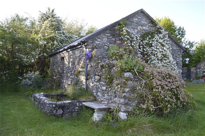 Robins Farm, Knocknaboolagh, Killorglin, Co. Kerry