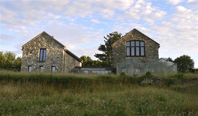 Robins Farm, Knocknaboolagh, Killorglin, Co. Kerry