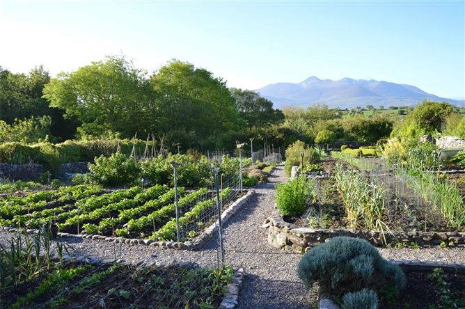 Robins Farm, Knocknaboolagh, Killorglin, Co. Kerry