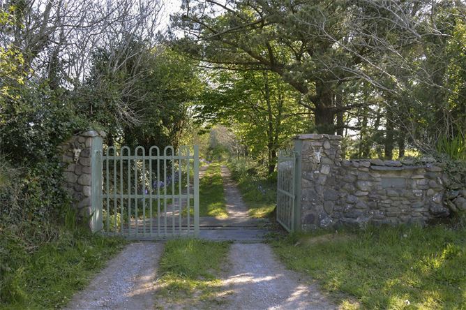 Robins Farm, Knocknaboolagh, Killorglin, Co. Kerry