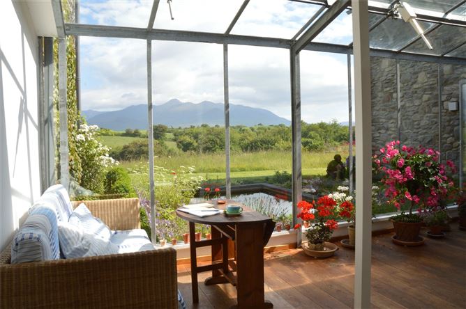 Robins Farm, Knocknaboolagh, Killorglin, Co. Kerry