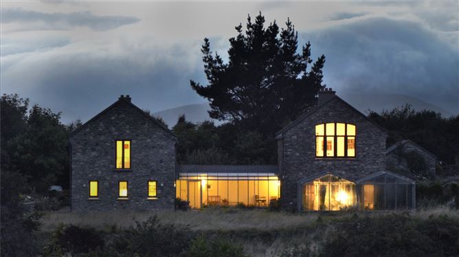 Robins Farm, Knocknaboolagh, Killorglin, Co. Kerry