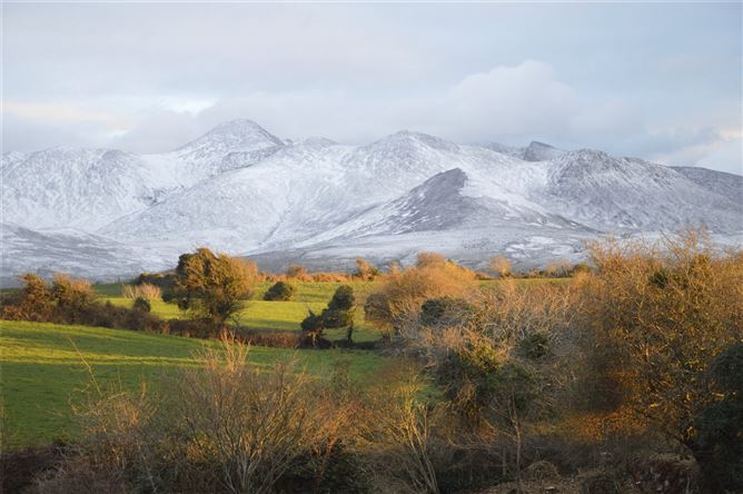Robins Farm, Knocknaboolagh, Killorglin, Co. Kerry