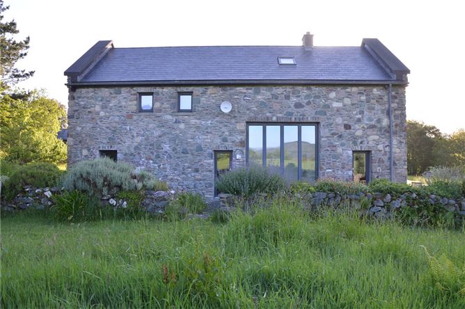 Robins Farm, Knocknaboolagh, Killorglin, Co. Kerry