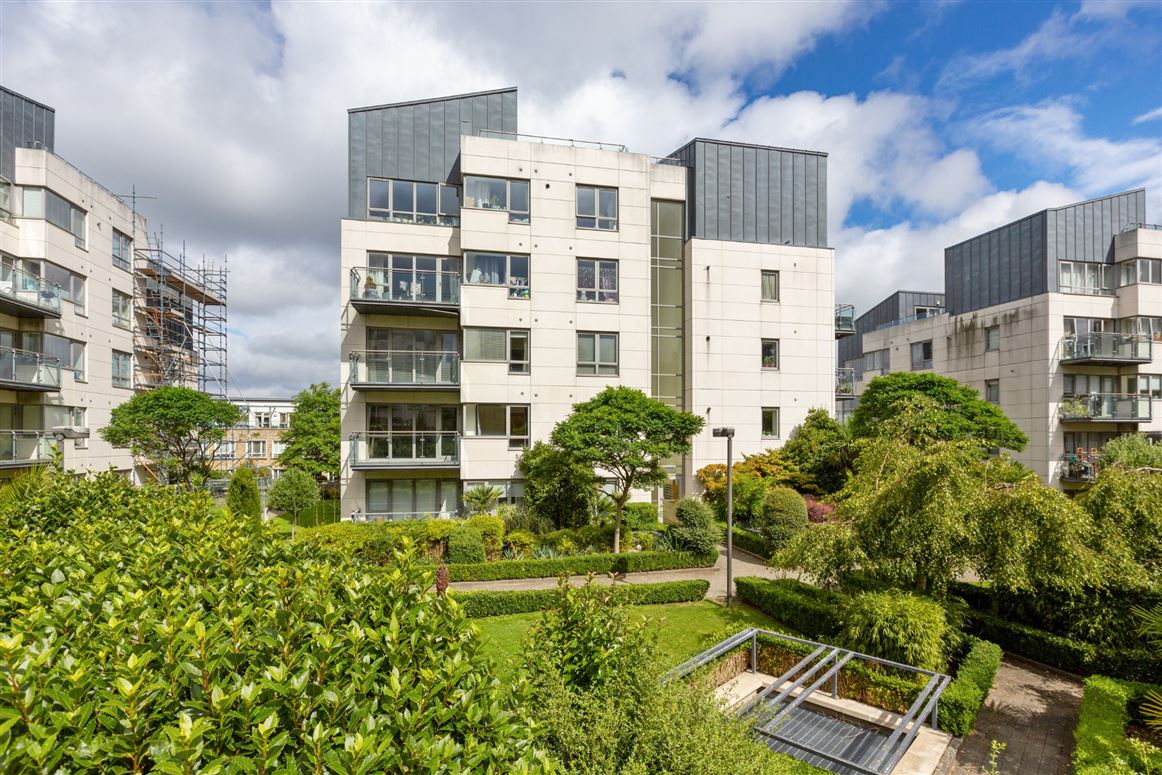 240 Beechwood Court, Stillorgan Road, Blackrock, Co. Dublin