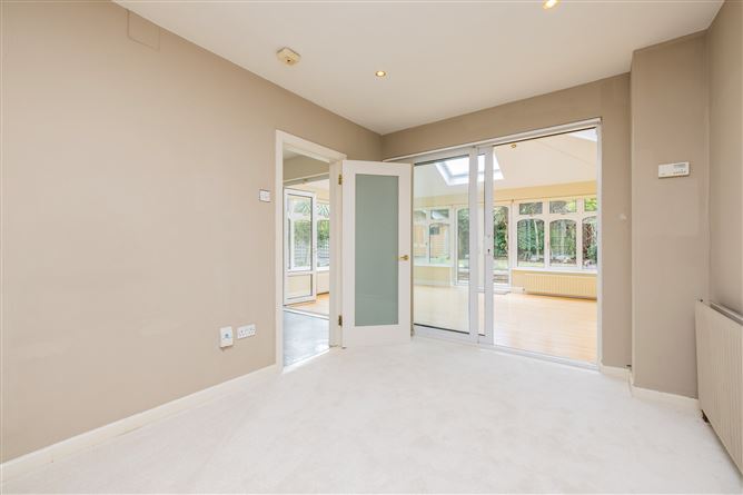 Photo 23 of 41 — 20 Laurleen, Stillorgan, County Dublin