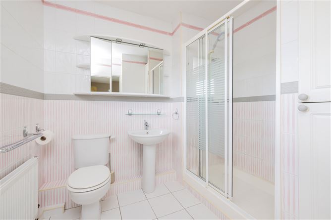 Photo 28 of 41 — 20 Laurleen, Stillorgan, County Dublin