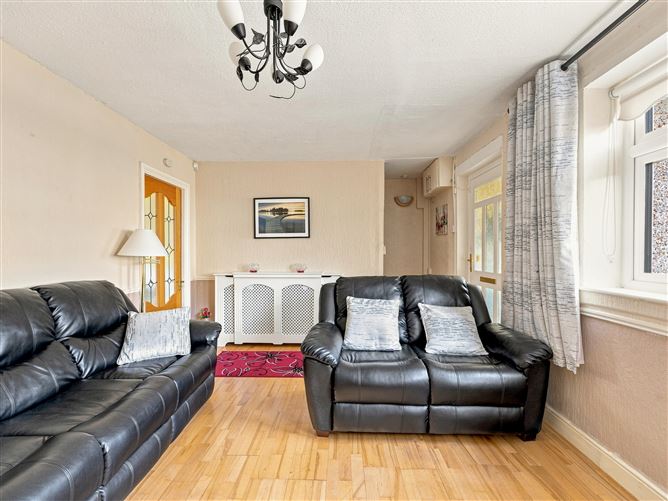 Photo 8 of 34 — 102 Captains Avenue, Crumlin, Dublin 12