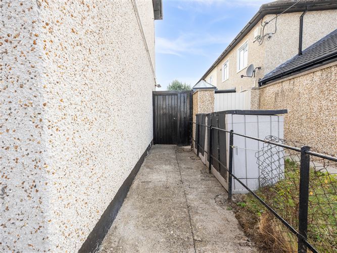 Photo 32 of 34 — 102 Captains Avenue, Crumlin, Dublin 12
