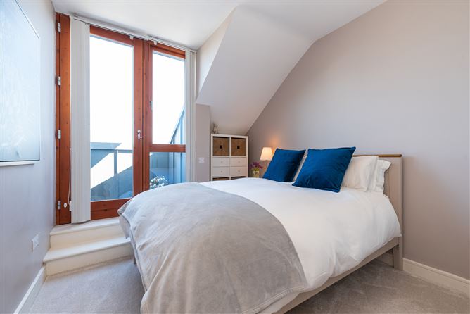 16 The Village, Stepaside, Dublin 18