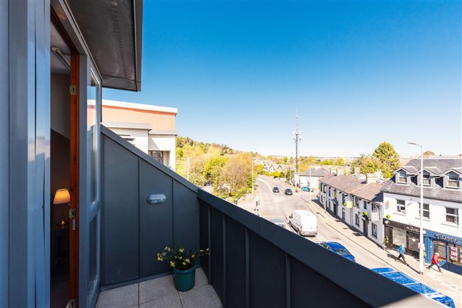 16 The Village, Stepaside, Dublin 18