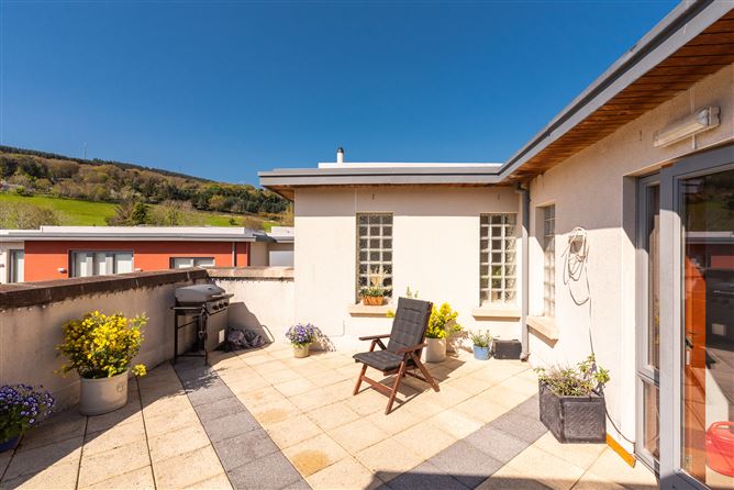 16 The Village, Stepaside, Dublin 18