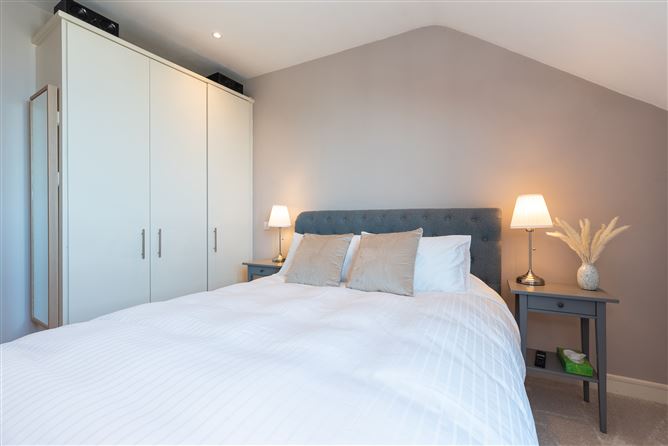 16 The Village, Stepaside, Dublin 18