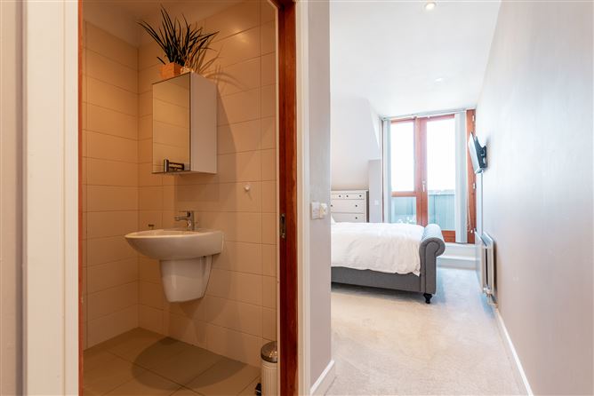 16 The Village, Stepaside, Dublin 18