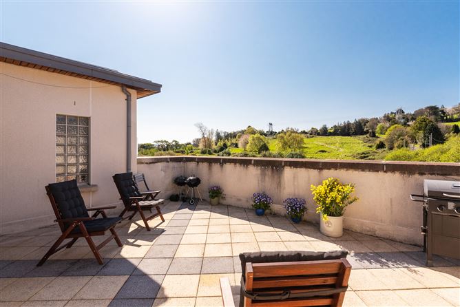 16 The Village, Stepaside, Dublin 18