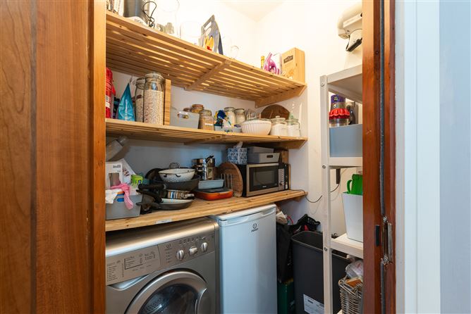 16 The Village, Stepaside, Dublin 18