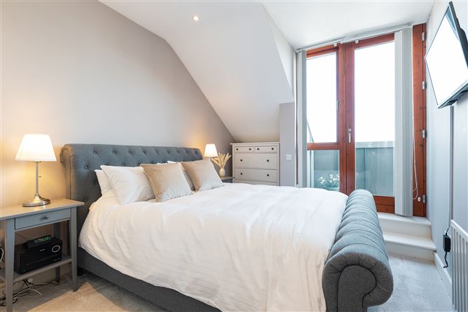 16 The Village, Stepaside, Dublin 18
