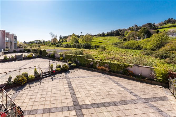 16 The Village, Stepaside, Dublin 18