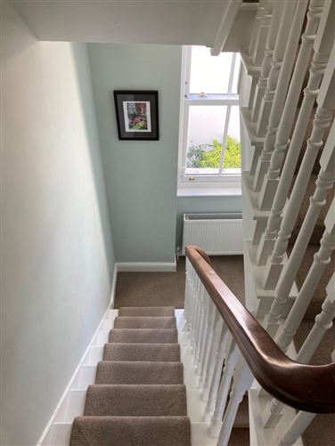 https://photos-a.propertyimages.ie/media/6/8/9/4996986/c3a9efa4-b2e5-4831-97c3-089ebe305ed6_l.jpg